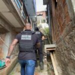 FICCO Bahia, PM e PF alcançam pedófilo foragido de SP, com pendrives, celulares e computadores contendo conteúdo pornográfico | SSP