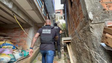 FICCO Bahia, PM e PF alcançam pedófilo foragido de SP, com pendrives, celulares e computadores contendo conteúdo pornográfico | SSP