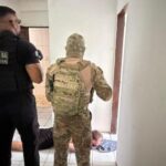 Foragido da Rússia, ex-militar chega à sede da PF onde será iniciado o processo de extradição | SSP