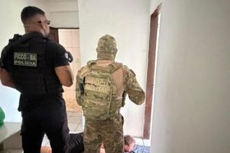 Foragido da Rússia, ex-militar chega à sede da PF onde será iniciado o processo de extradição | SSP