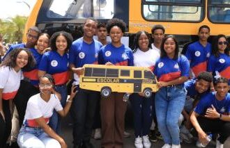 Governo do Estado entrega ônibus rural escolar, em Teodoro Sampaio | SEC