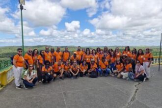 Guias de turismo fazem famtour em Candeias e conhecem atrativos históricos do destino | SETUR