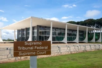 Homem é preso após tentar invadir sede do STF