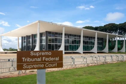 Homem é preso após tentar invadir sede do STF