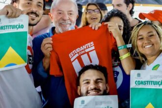 Lula garante versão universitária do “Pé de Meia” caso seja reeleito