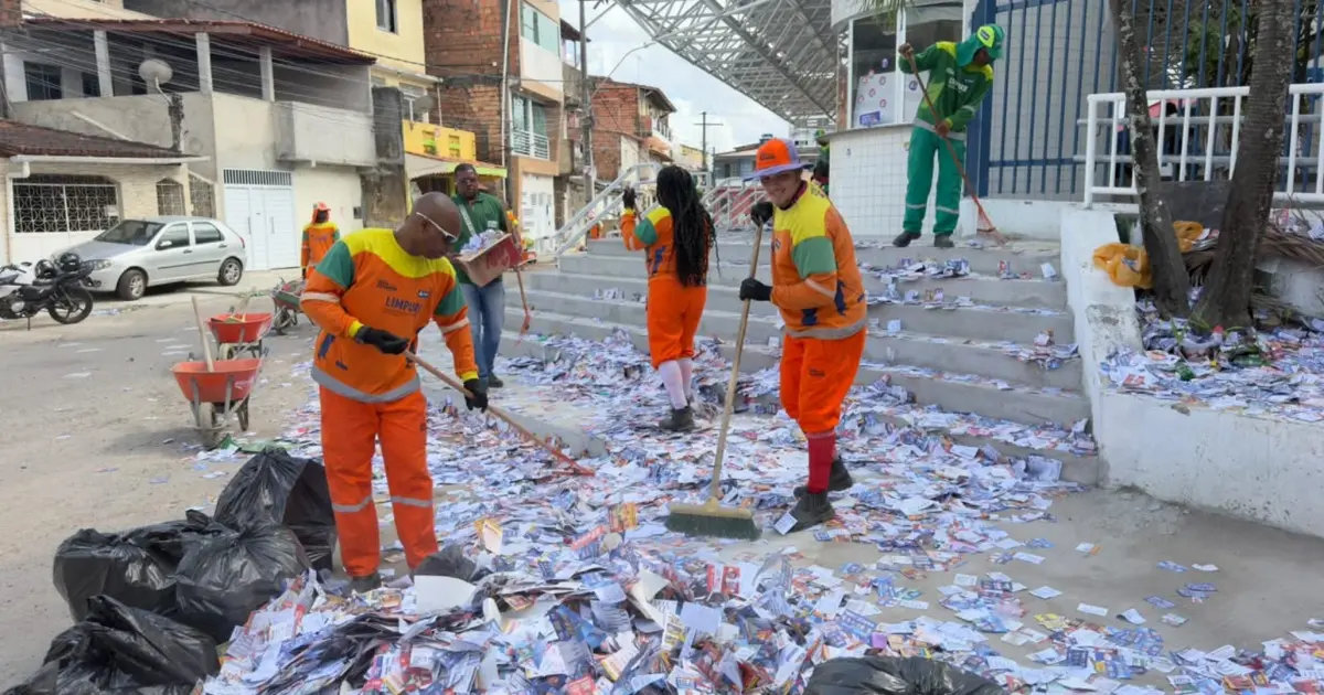 Operação pós-eleições mobiliza 1,5 mil agentes de limpeza em Salvador