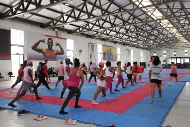 Outubro Rosa: Sudesb reúne alunas de artes marciais para reforçar a importância do autocuidado na luta contra o câncer de mama | SUDESB