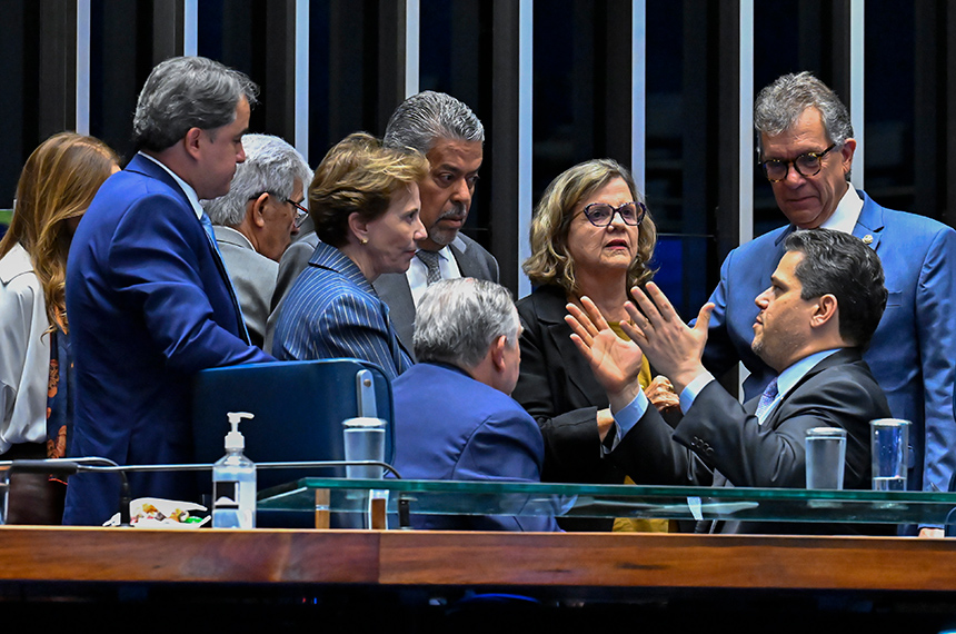 PEC do fim da escala 6x1 passa por 2ª sessão de discussão no Plenário — Senado Notícias