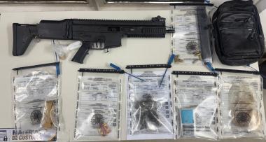 PM apreende carabina e drogas no Nordeste de Amaralina | SSP