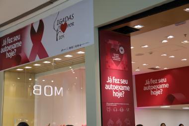 Parceria entre a SSP e Salvador Shopping chega ao penúltimo dia com atividade coletiva em apoio à luta contra o câncer de mama | SSP