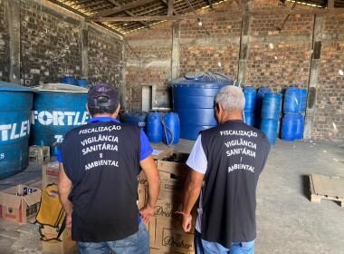 Polícia Civil encontra cerca de 5 mil litros de cachaça armazenados inadequadamente em Itapicuru | SSP