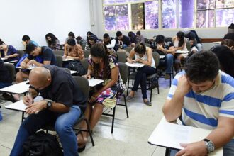 Provas de português para estrangeiros começam nesta terça-feira