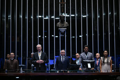 Sessão especial homenageia associação católica que evangeliza pela TV e internet — Senado Notícias