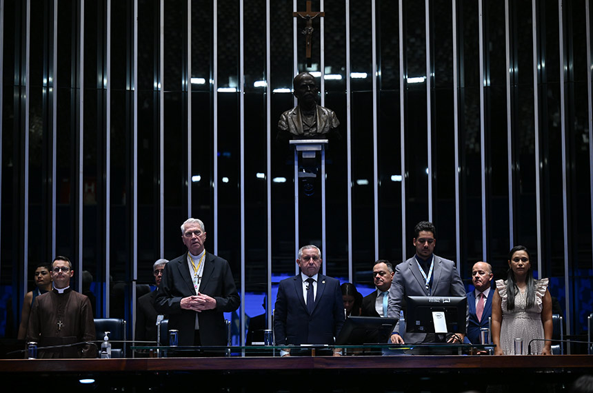 Sessão especial homenageia associação católica que evangeliza pela TV e internet — Senado Notícias