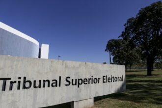 TSE manda suspender site que oferece criptomoedas por apoio a Flávio